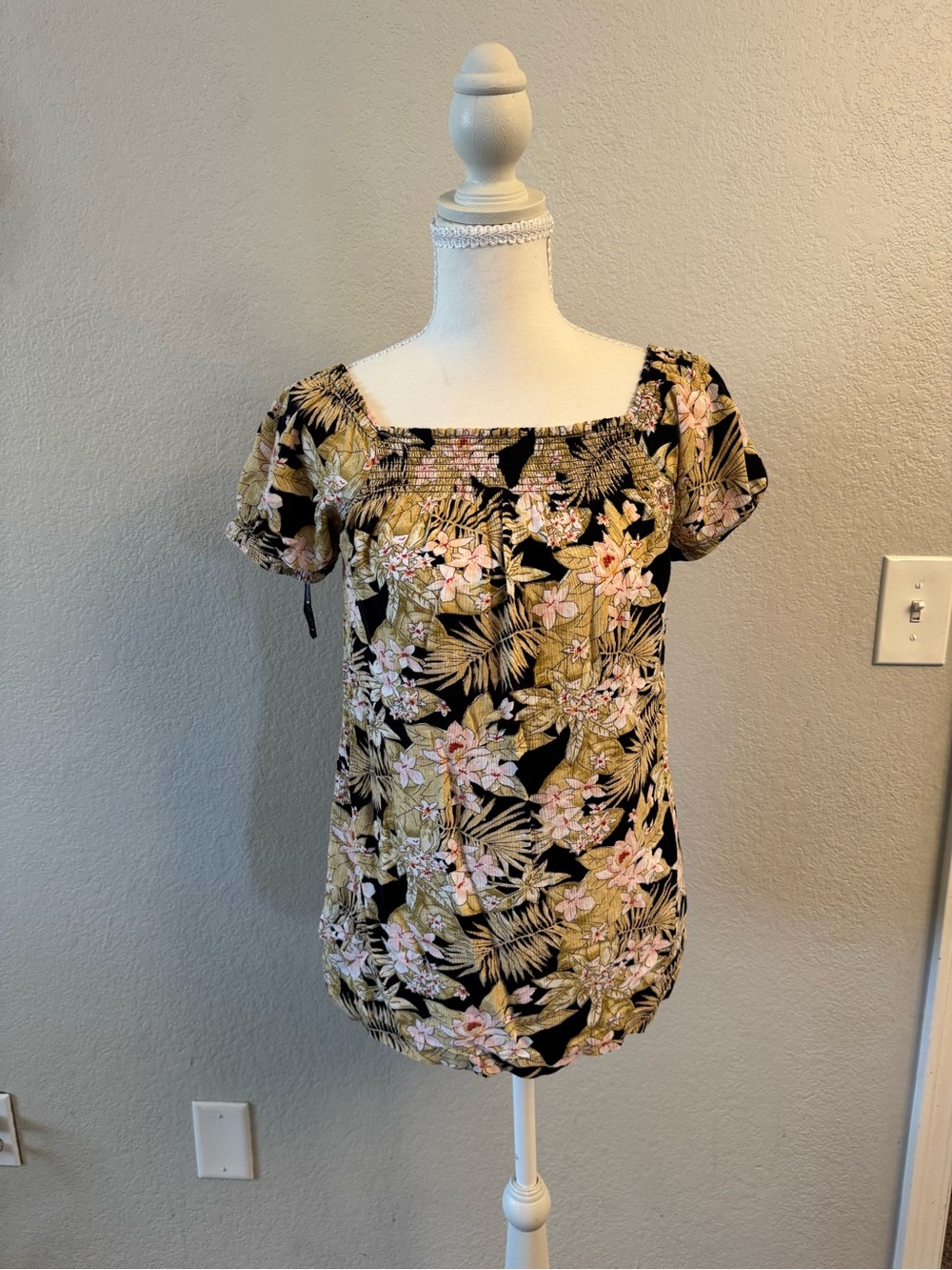Volcom Tropical Floral Smocked Top Medium Puff Sleeve Boho Beachy Skater blouse
